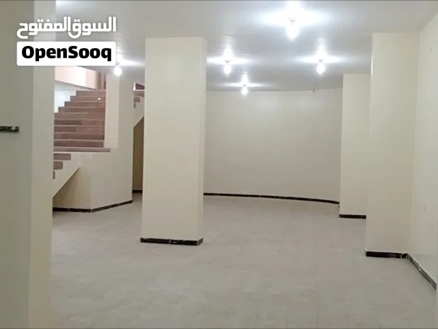 مخزن كبير ومحلات في الاصبحي للايجار
