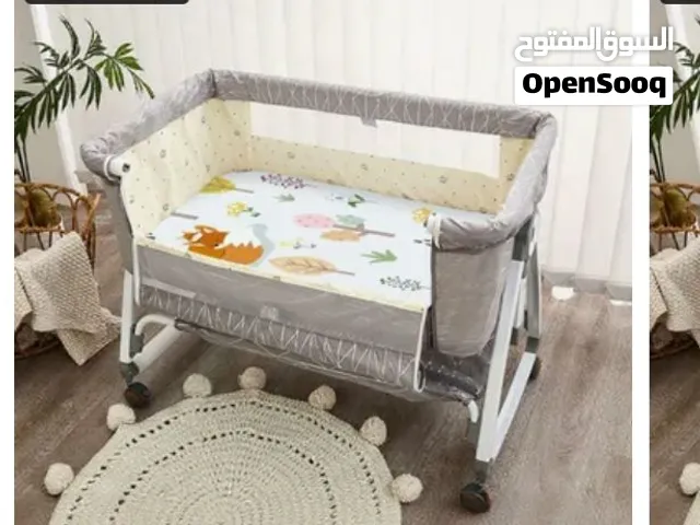 تخت بيبي يسمح للفتح من جنب الام