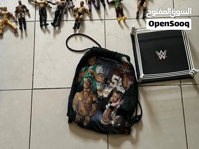 مجموعة مصارعين WWE أصلية مع حلبة المصارعة وشنطة جون سينا