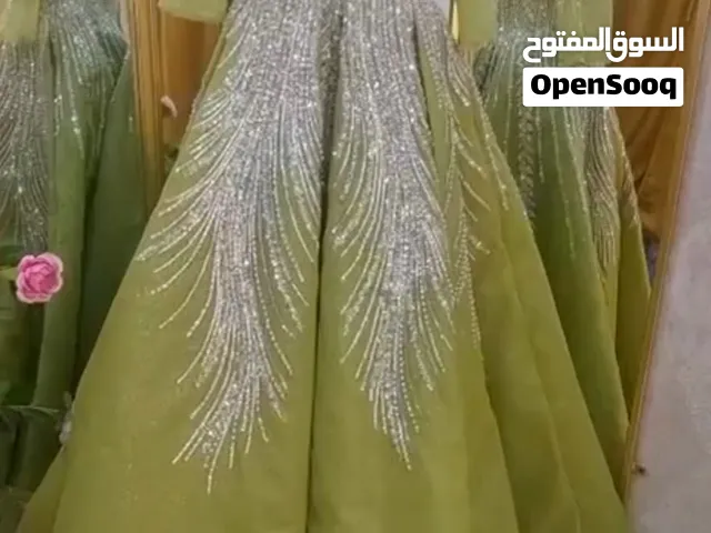 فستان جديد للبيع
