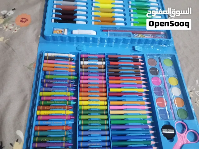 حقيبة ألوان متكاملة لكل محبي الرسم والإبداع  حقيبة تحتوي على كل احتياجات الرسم