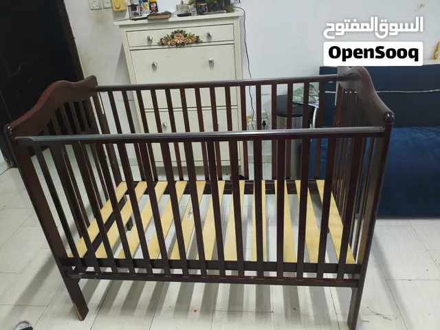 سرير اطفال giggles مستعمل بحالة ممتازة