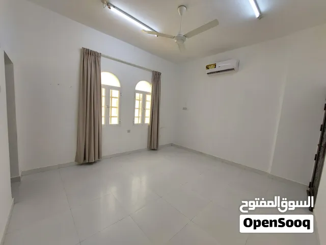 غرفه مميزه للعاوائل والموظفات  في الخوض السابعه  Room for rent