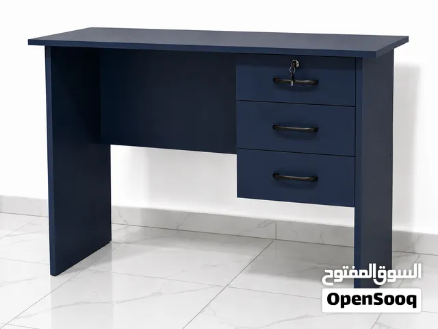 فرصة لا تفوتك مكتب أنيق بـ3 أدراج وقفل يجمع مساحة العمل والتخزين بتصميم عملي وسعر عرض مميز