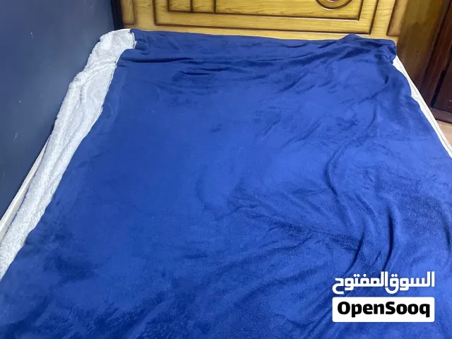 سرير مستعمل للبيع