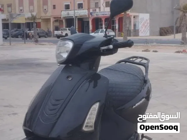 سكوتر بحال جيدة للبيع بمدينة الداخلة