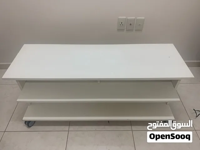 طاولة تلفزيون بيضاء 3 أدوار