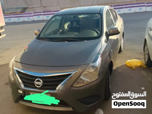 سيارة صني نظيفة موديل 2016