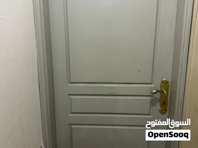للبيع ابواب خشب بيعه سريعه