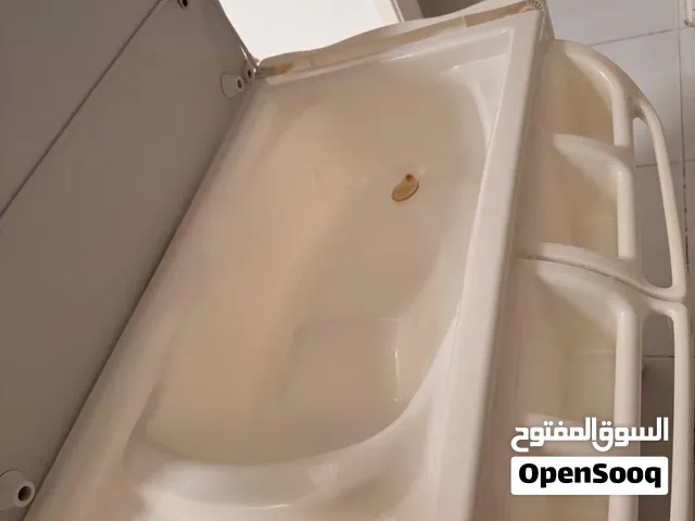 للبيع: طاولة تغيير حفاضات وبانيو استحمام للأطفال 2 في 1 – Juniors