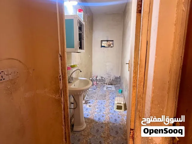 بيت مساحته 220 طابقين للأيجار شركه او معهد او مخزن او مطبخ مندي مختبر تحاليل مركز تعليم لغات او روضة
