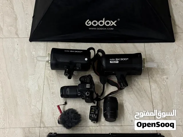 كانون D80 مع إضاءة جودكس وسوفت بوكس وجميع الأكسسوارات
