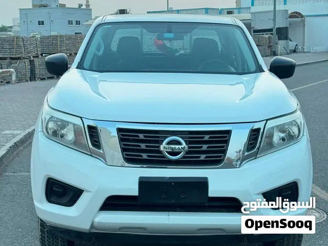 2020 NISSAN NAVARA - GCC SPECS - 4X2 + DOUBLE CABINE – PETROL