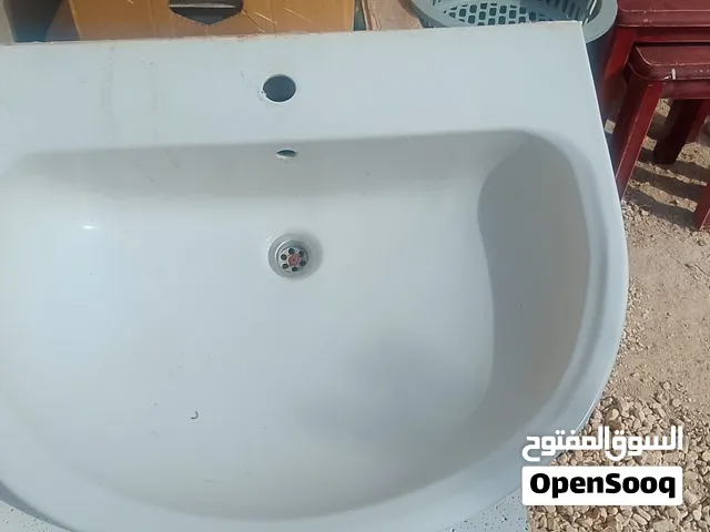 مغسله مع مرحاض بحاله جيده