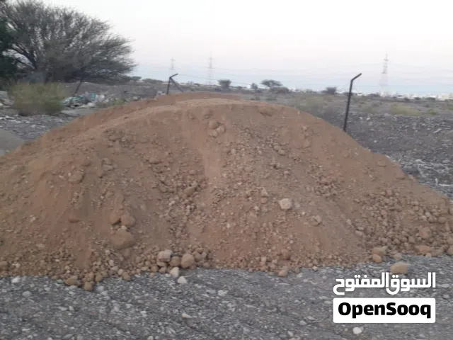 نوفر لكم تربة زراعية مناسبة للبيوت والحدائق