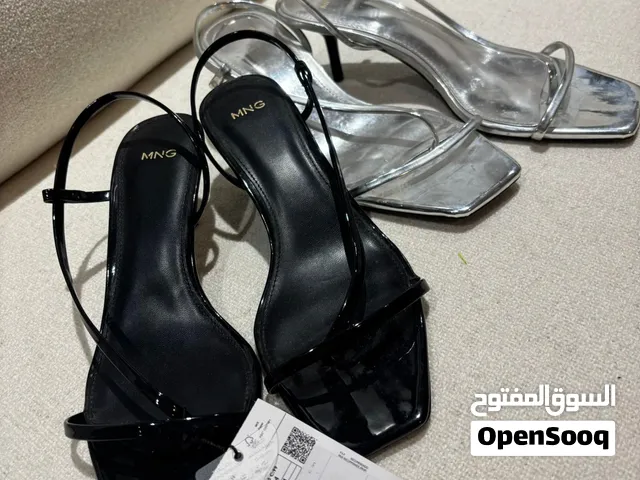 Gorgeous Zara and mango heels never worn brand new with tags. Take all 5 heels for 250dhs