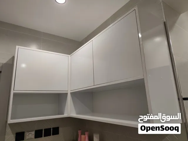 خزائن مطبخ شبه جدبده كبيره الحجم