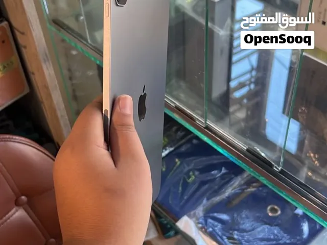 ايباد برو m4 حجم 11 انش