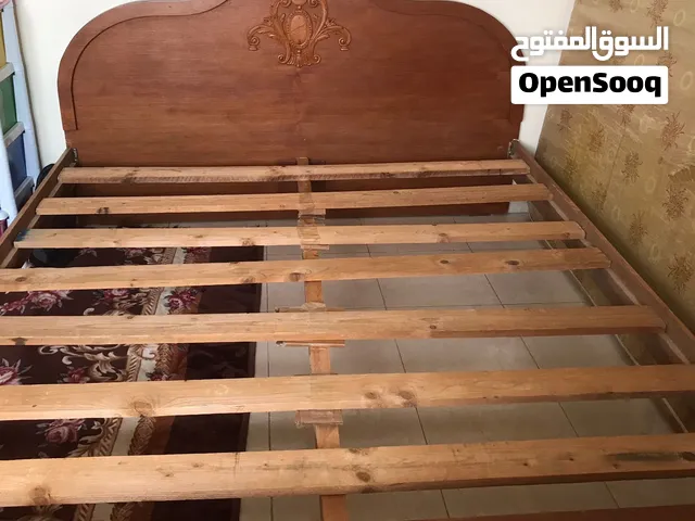 تخت للبيع مع الفرشه