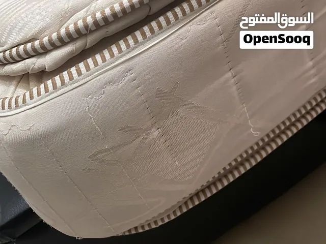 فرشة ريم مجوزة للبيع مستعمله بحاله جيدة