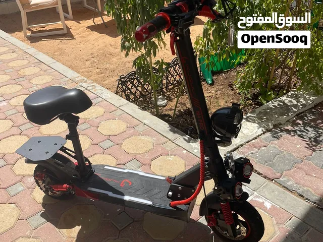 kuguu e scooter for sale not negotiable contact  (serious buyers please)