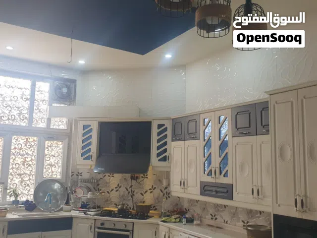 بيت للبيع في الاربع شوارع قرب المستوصف