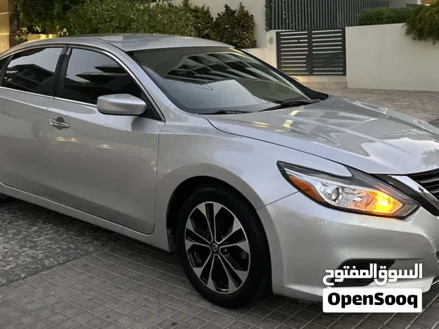 نيسان التيما حديثة الوصول نظيفة