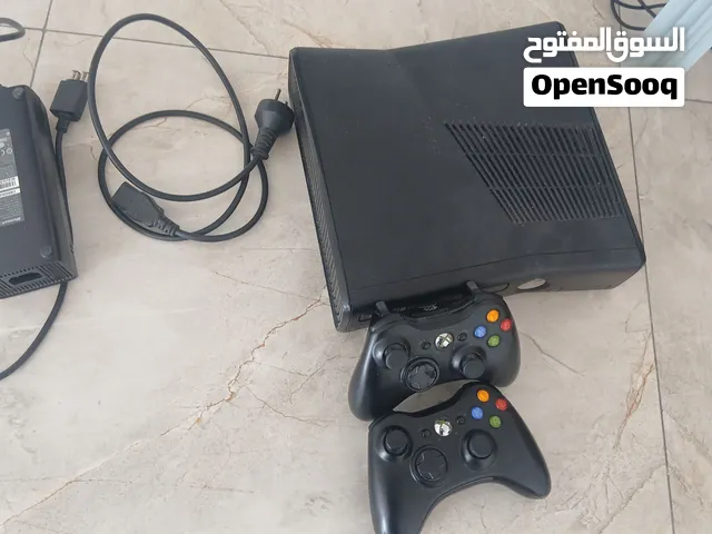 للبيع جهاز XBOX360 SLIM مهكر  عليه 64 لعبة ممتعات موديل 1439