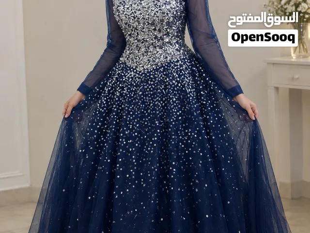 فستان يبرزج بيين الكل ويخبل خاصتا يطلع جسمج مرسوم ويبرز الخصر هاذ الاختيار الانسب الج