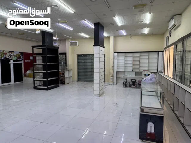 محل بقالة للإيجار صناعية العوهي صحار المحل مجهز بالتكييف و الإضائه،