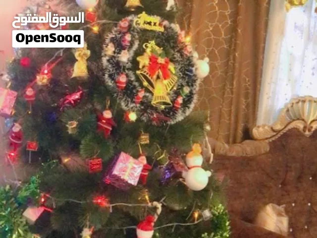 شجرة كرسمس جديده و السعر قيم و اخذ