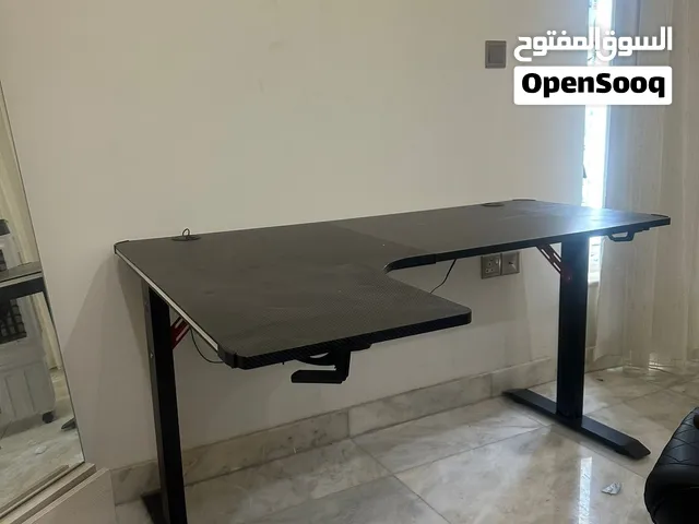 ميز كيمنك زاويه لون اسود اضويه RGB بل اصفاح قياس 140*60