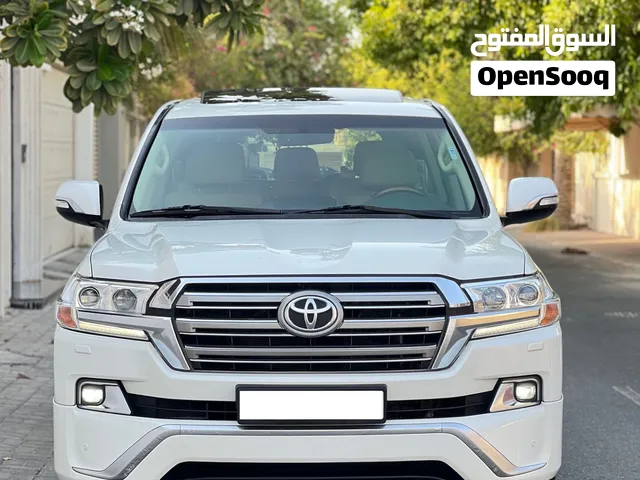 TOYOTA LAND CRUISER GXR V8 2017 WHITE
