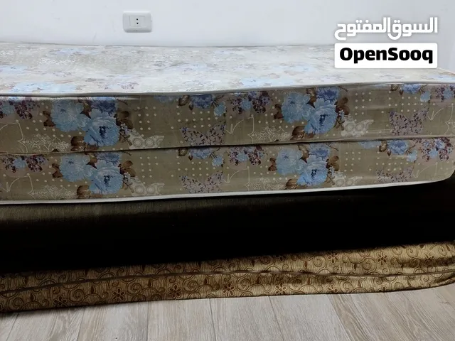 صوبه كاز وتخت خشب زان مجوز مع فرشته  و3فرشات اسنفج ومضغوطه  ولمكرويف  كلهم ب160