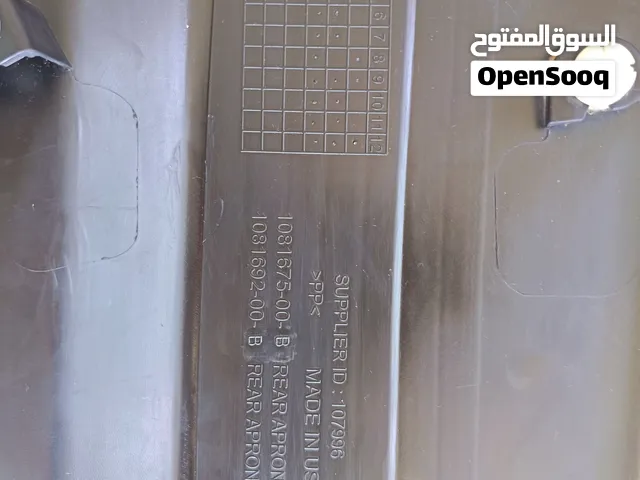 مجرى هواء وتغطية المساحات أمامية لسيارة تسلا موديل 3 (جهة مطرة المساحات)