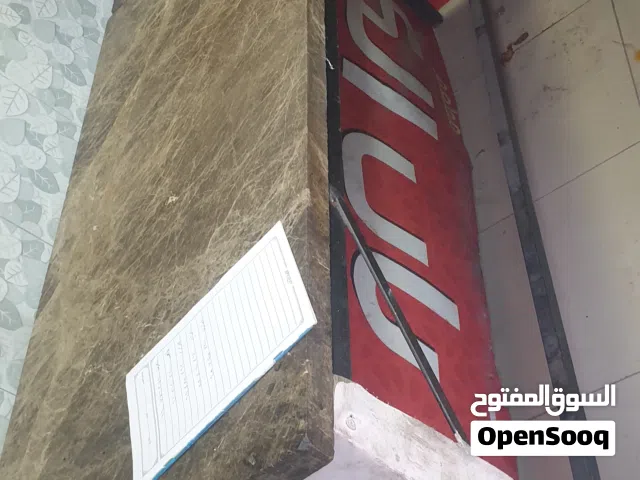 طاولة حديد وجه رخام