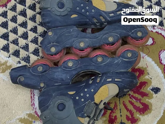 حذاء سكيت نضيف وبحالة جيدة