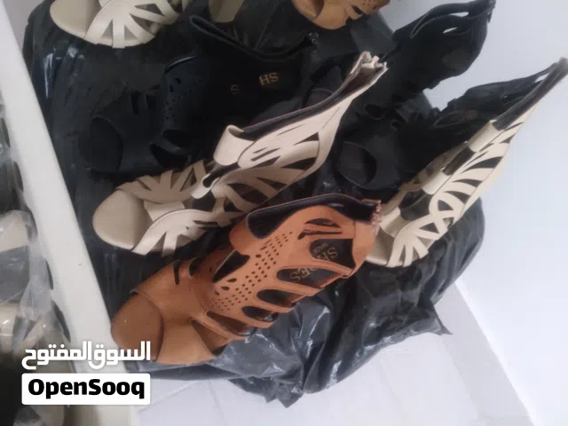 محل احذية للبيع بسعر الجملة