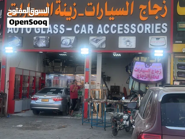 الفنيين العرب لزجاج السيارات وفتحات السقف والبانوراما ومكائن الابواب والسنتر لوك والأقفال
