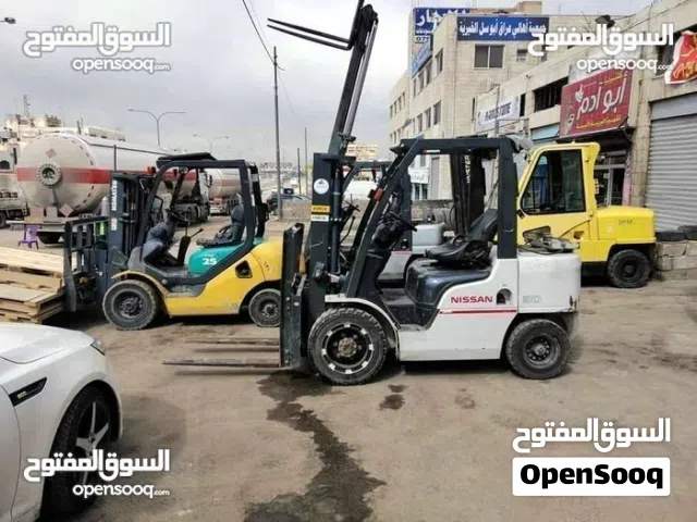 خدمة. تأجير رافعات شوكية مع سائق او بدون سيزر لفت مان لفت سلة رافعة مقصية