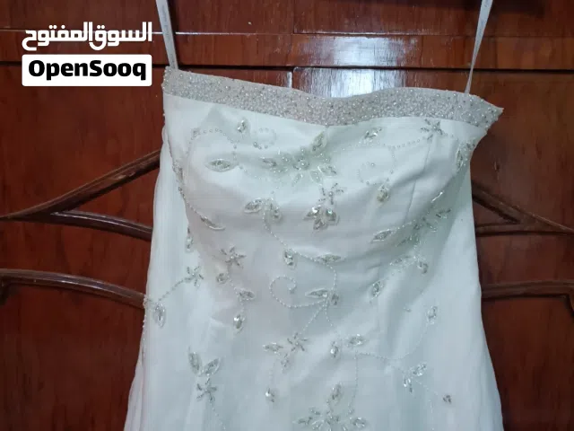فستان سواريه جديد تماما وارد كندا مقاس 38/40