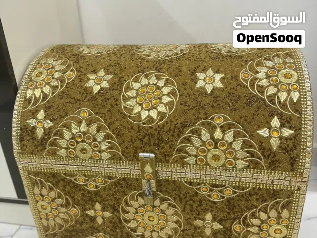 مندوس ذهبي عصري وشبه جديد وكبير جدا جدا قابل للتفاوض في سعر معقول