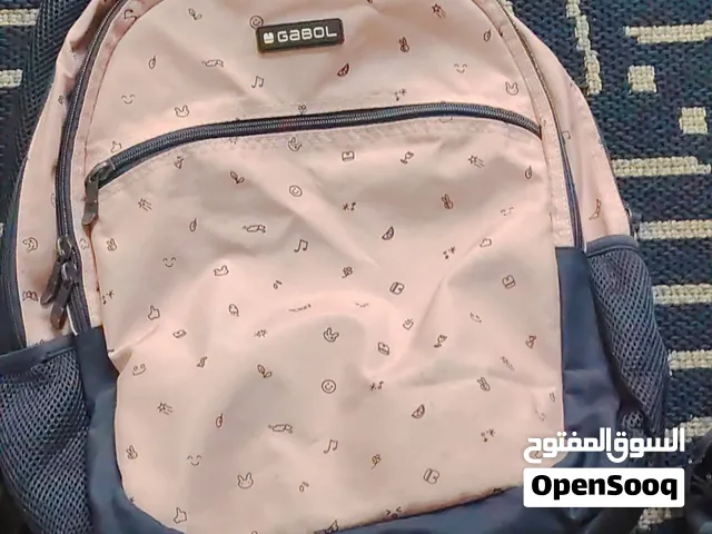 شنطه مدراسيه تلاته قطع ماركه GaBOL الاسبانيه بحاله ممتازه