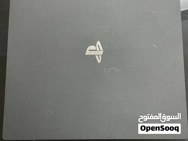 للبيع: جهاز PlayStation 4 Pro بحالة ممتازة مع 3 يدات تحكم