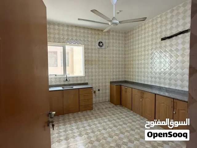 متاح شقه للايجار غرفتين وصاله طابق رابع في مسقط  غلا ايجار 200 ريال شامل الفواتير