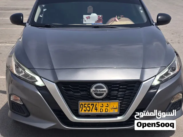 نيسان التيما SR