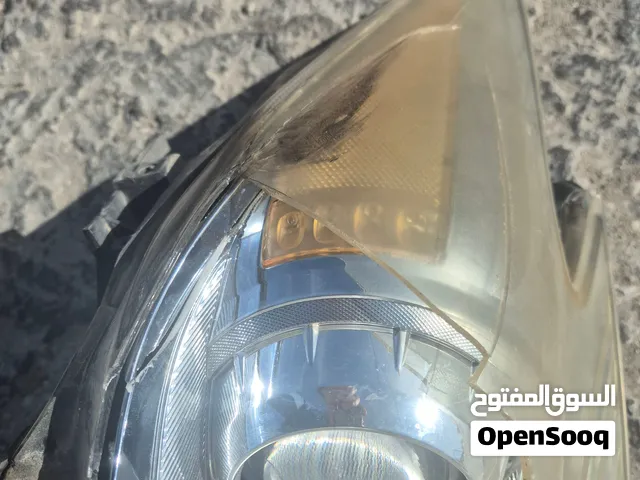 ضوء بريوس يمين