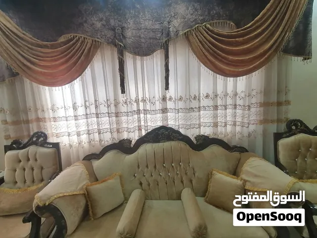 طقمين و نص كنب استعمال قليل الخشب تفصيل قابل للتفاوض التواصل واتس أو اتصال عالرقم موجود بالوصف
