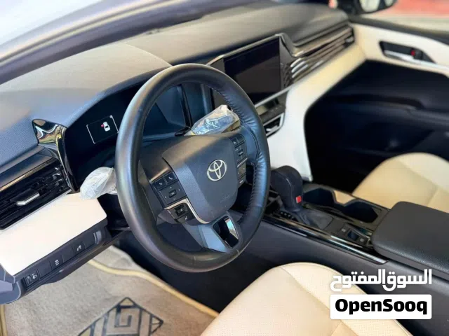 2025 تويوتا كامري LE