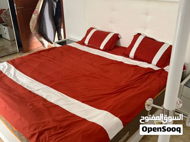 دار نوم.  خشب. ابيضّ